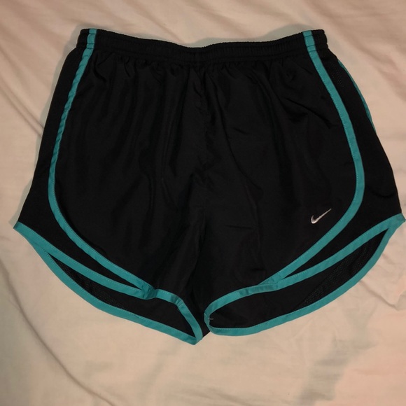 Four pair Nike dri-fit shorts size small - Picture 5 of 5